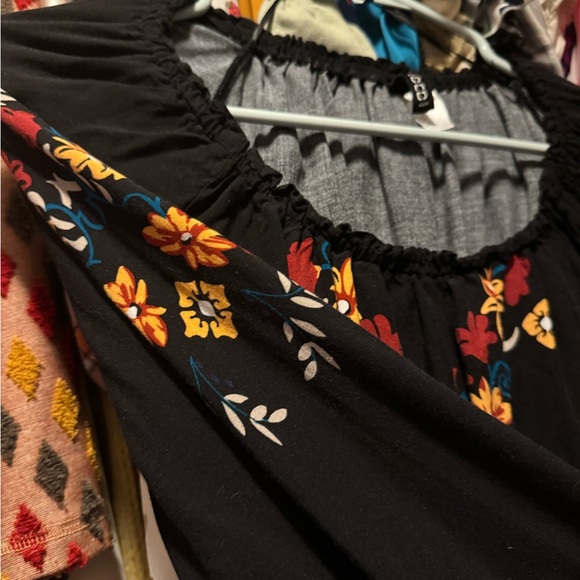 Smocked crop top - Picture 3 of 3